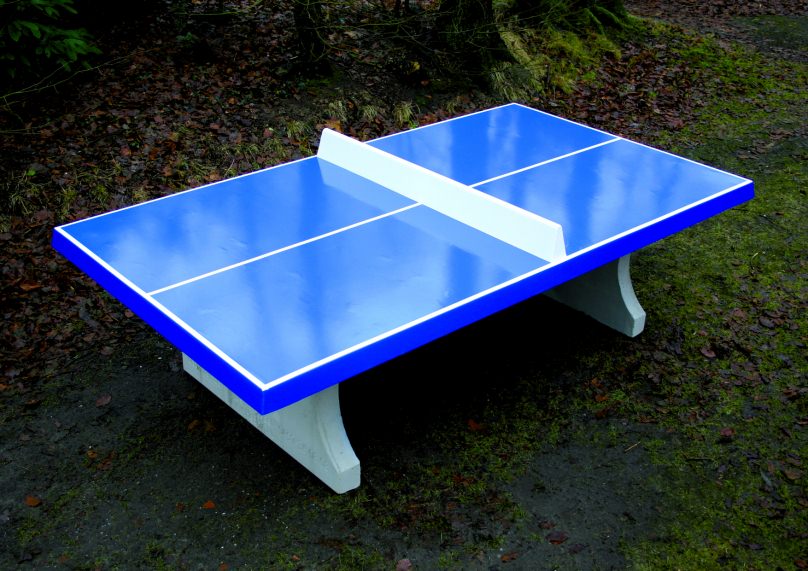 Betonnen tafeltennistafel in de kleur blauw