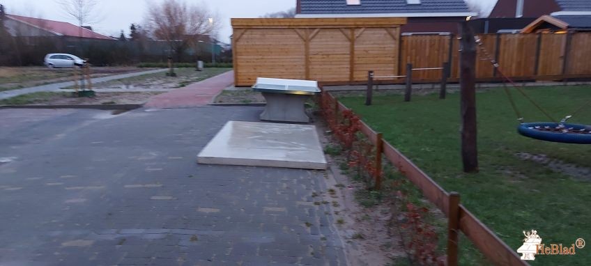 Henken Speeltoestellen out  Zuilichem