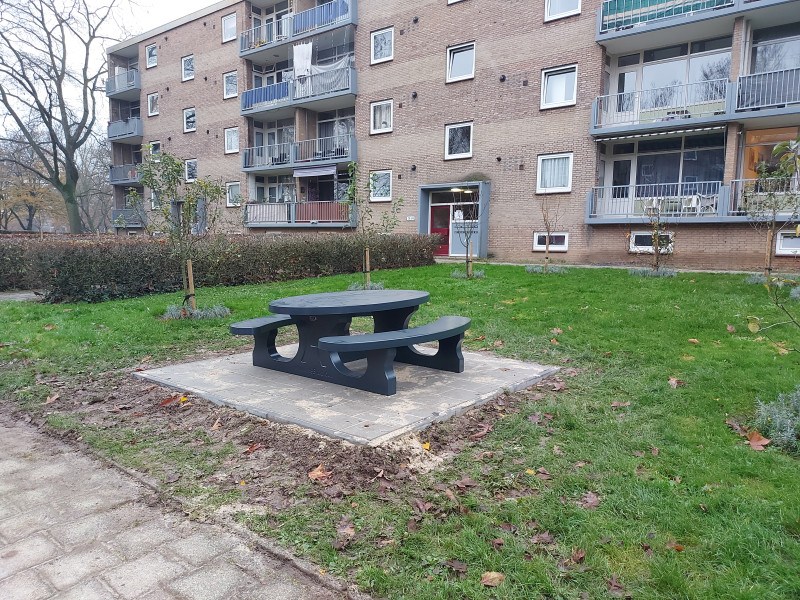 Op Mezelf bv out  Hoensbroek