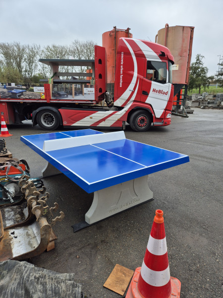 De Bruine Speeltoestellen out  Maasland