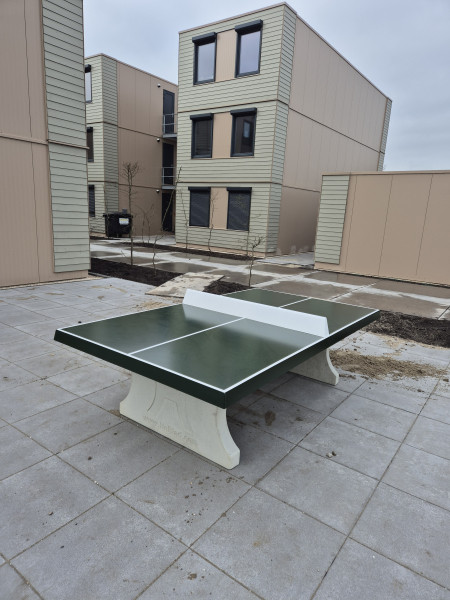 De Bruine Speeltoestellen out  Vlaardingen