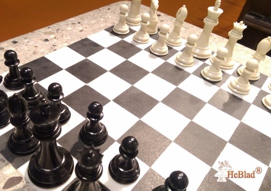 Spieltisch Schach aus poliertem Beton für 2 Personen - HeBlad